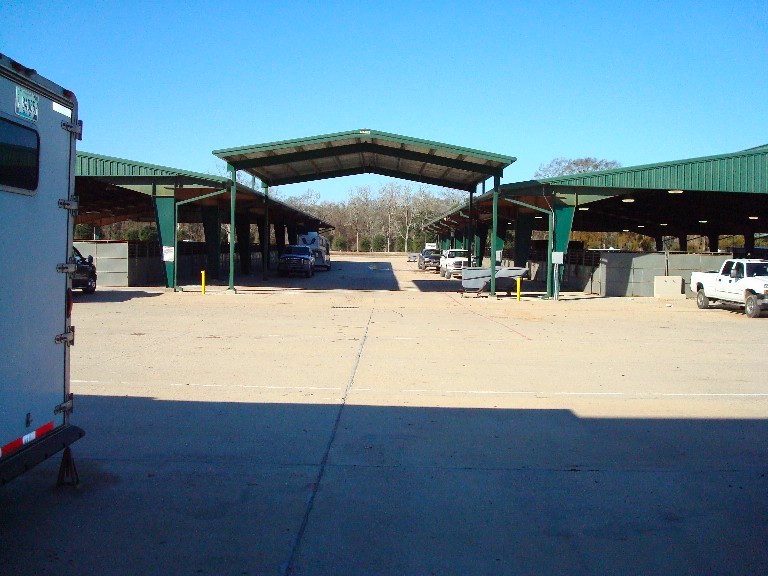 Covered unloading area